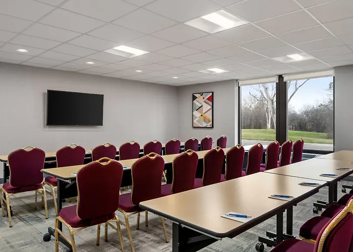 Four Points By Sheraton Chicago Westchester/oak Brook 3*